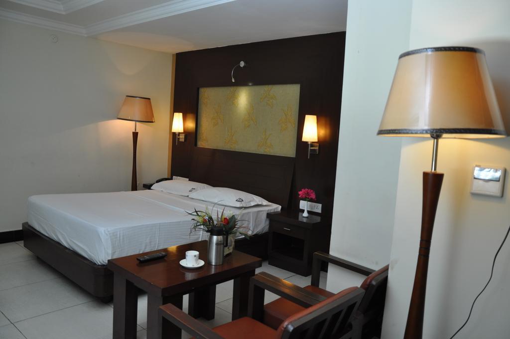 Hotel Shaans Tiruchirappalli Room photo
