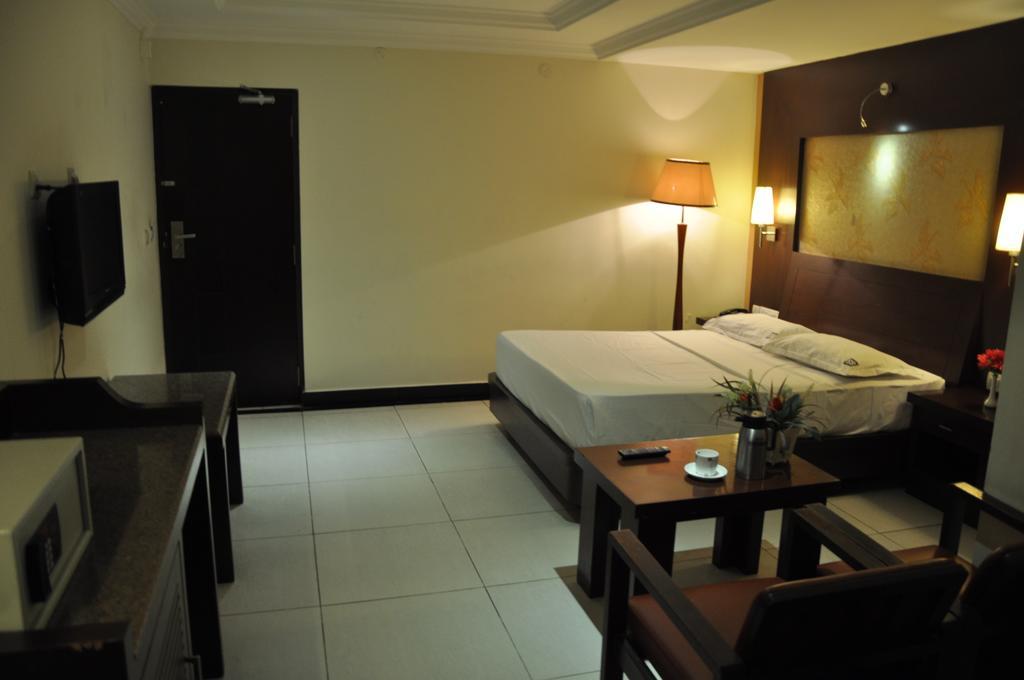 Hotel Shaans Tiruchirappalli Room photo